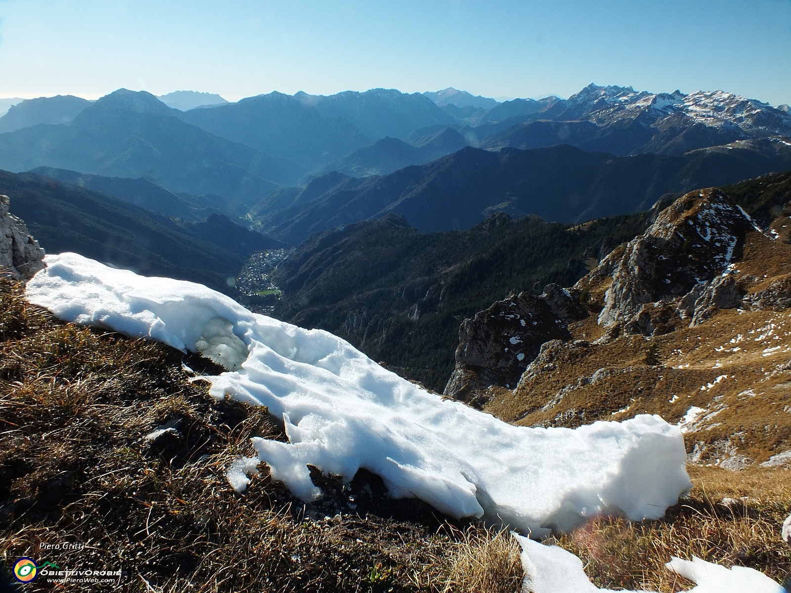 60 vista a sud verso Tre Signori, Grigne, Resegone....JPG